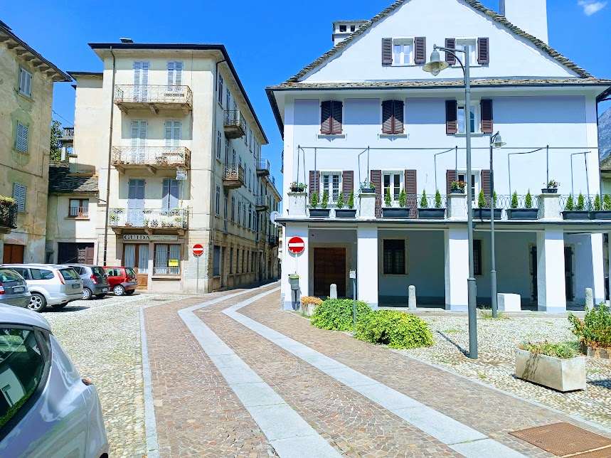 Piazza Piemonte · Negozio a Piedimulera